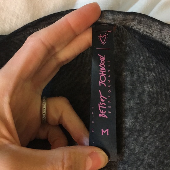 NWOT Betsy Johnson performance Shirt - Picture 8 of 8